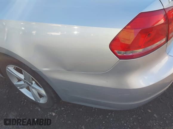 ✅ 2012 Volkswagen Passat SE • VIN: 1VWBP7A34CC019110 • Lot: 43634984. Listed on IAAI with 207,089 mi. Free auction sales archive from the USA and detailed vehicle history report at DreamBid. Image 19.