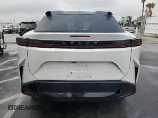 ✅ 2023 Lexus RZ 450e Premium • VIN: JTJAAAAB0PA012559 • Lot: 43993495. Wystawiony na Copart z przebiegiem 18 790 mil. Bezpłatny archiwum sprzedaży aukcyjnych z USA i szczegółowy raport historii pojazdu na DreamBid. Zdjęcie 6.