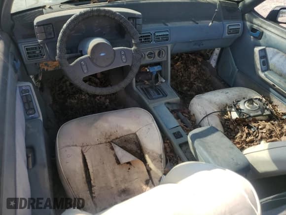 ✅ 1989 Ford Mustang • VIN: 1FABP44A0KF168239 • Lot: 84413445. Wystawiony na Copart z przebiegiem 11 962 mil. Bezpłatny archiwum sprzedaży aukcyjnych z USA i szczegółowy raport historii pojazdu na DreamBid. Zdjęcie 8.