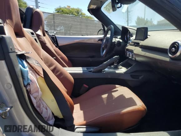 ✅ 2023 Mazda MX-5 Miata Grand Touring • VIN: JM1NDAD70P0556164 • Lot: 72008745. Wystawiony na Copart z przebiegiem 21 211 mil. Bezpłatny archiwum sprzedaży aukcyjnych z USA i szczegółowy raport historii pojazdu na DreamBid. Zdjęcie 10.