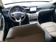 ✅ 2020 Ford Explorer XLT • VIN: 1FMSK8DH2LGD00616 • Lot: 58323565. Wystawiony na Copart z przebiegiem 71 457 mil. Bezpłatny archiwum sprzedaży aukcyjnych z USA i szczegółowy raport historii pojazdu na DreamBid. Zdjęcie 8.