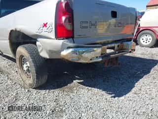 2006 Chevrolet Silverado 1500 Work Truck z VIN 1GCEK19T46E110208, wystawiony jako IAAI lot #43324395 z przebiegiem 344 114 mil mil oraz . Historia ofert i sprzedaży dostępna na DreamBid. Obrazek 6.