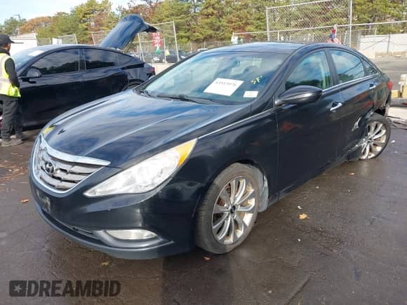✅ 2013 Hyundai Sonata SE • VIN: 5NPEC4AC9DH580077 • Лот: 43513976. Размещён на IAAI с пробегом 169 187 миль миль. Получите бесплатный доступ к архиву аукционных продаж из США и посмотрите подробный отчёт об истории автомобиля на DreamBid. Изображение 2.