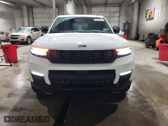 ✅ 2025 Jeep Grand Cherokee Limited • VIN: 1C4RJKBGXS8716807 • Lot: 93369155. Listed on Copart with 4,946 mi. Free auction sales archive from the USA and detailed vehicle history report at DreamBid. Image 5.