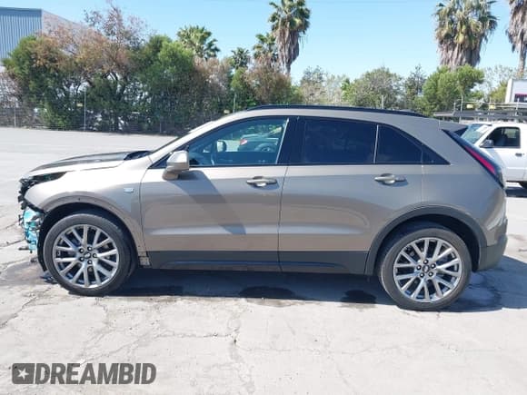 ✅ 2020 Cadillac XT4 FWD Sport • VIN: 1GYFZER4XLF032646 • Lot: 42078928. Listed on IAAI with 11,987 mi. Free auction sales archive from the USA and detailed vehicle history report at DreamBid. Image 15.