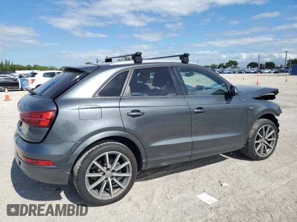 ✅ 2018 Audi Q3 Premium • VIN: WA1BCCFS2JR034815 • Лот: 92659045. Опубликован ранее на Copart с пробегом 93 559 миль. Бесплатный доступ к архиву аукционных продаж из США и подробный отчёт об истории автомобиля на DreamBid. Изображение 3.