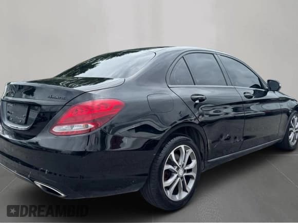 ✅ 2017 Mercedes-Benz C 300 • VIN: 55SWF4KB2HU203904 • Lot: 61595005. Wystawiony na Copart z przebiegiem 113 505 mil. Bezpłatny archiwum sprzedaży aukcyjnych z USA i szczegółowy raport historii pojazdu na DreamBid. Zdjęcie 4.