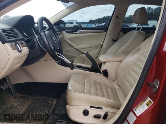 ✅ 2016 Volkswagen Passat SEL Premium • VIN: 1VWCS7A30GC043767 • Лот: 46787775. Опубликован ранее на Copart с пробегом 142 792 миль. Бесплатный доступ к архиву аукционных продаж из США и подробный отчёт об истории автомобиля на DreamBid. Изображение 7.