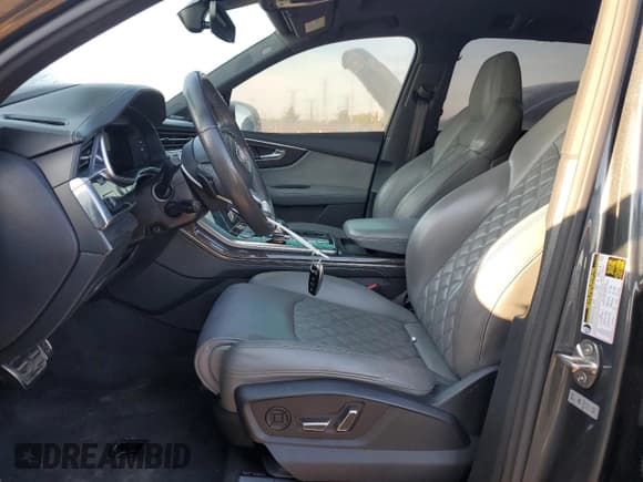 ✅ 2022 Audi SQ7 Prestige • VIN: WA1VWBF74ND001019 • Lot: 70903115. Wystawiony na Copart z przebiegiem 40 967 mil. Bezpłatny archiwum sprzedaży aukcyjnych z USA i szczegółowy raport historii pojazdu na DreamBid. Zdjęcie 7.