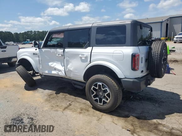 ✅ 2024 Ford Bronco Outer Banks • VIN: 1FMDE8BH6RLB02611 • Лот: 55033275. Опубликован ранее на Copart с пробегом 8 590 миль. Бесплатный доступ к архиву аукционных продаж из США и подробный отчёт об истории автомобиля на DreamBid. Изображение 2.