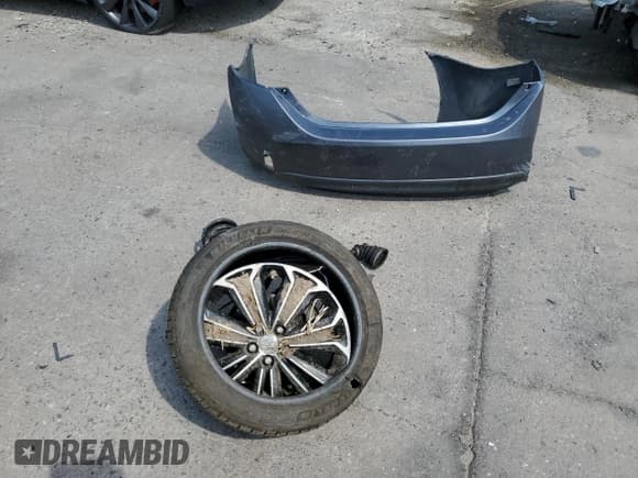 ✅ 2015 Toyota Corolla LE • VIN: 5YFBURHE9FP231334 • Лот: 66401265. Опубликован ранее на Copart с пробегом Не указан. Бесплатный доступ к архиву аукционных продаж из США и подробный отчёт об истории автомобиля на DreamBid. Изображение 12.