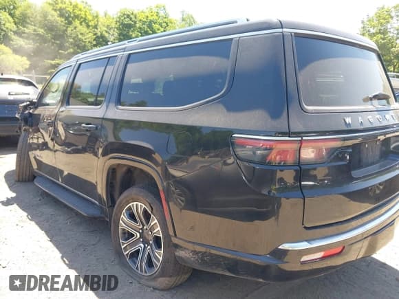 ✅ 2024 Jeep Wagoneer Series II • VIN: 1C4SJRBP1RS177002 • Lot: 42575347. Listed on IAAI with 27,614 mi. Free auction sales archive from the USA and detailed vehicle history report at DreamBid. Image 3.