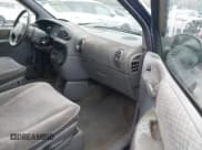 ✅ 2000 Dodge Caravan SE • VIN: 1B4GP44G9YB734075 • Lot: 43837030. Listed on IAAI with 213,555 mi. Free auction sales archive from the USA and detailed vehicle history report at DreamBid. Image 5.