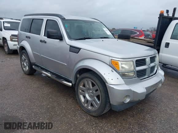 2008 Dodge Nitro SLT z VIN 1D8GT58K58W127412, wystawiony jako IAAI lot #41544874 z przebiegiem 232 748 mil mil oraz . Historia ofert i sprzedaży dostępna na DreamBid. Obrazek 1.