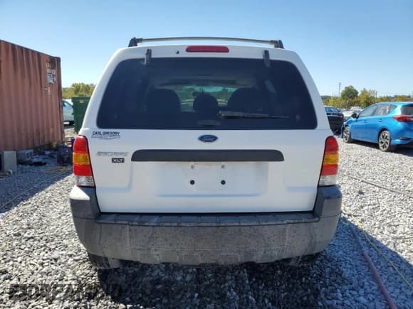✅ 2005 Ford Escape XLT • VIN: 1FMYU93175KA87886 • Lot: 84992475. Listed on Copart with 98,041 mi. Free auction sales archive from the USA and detailed vehicle history report at DreamBid. Image 6.