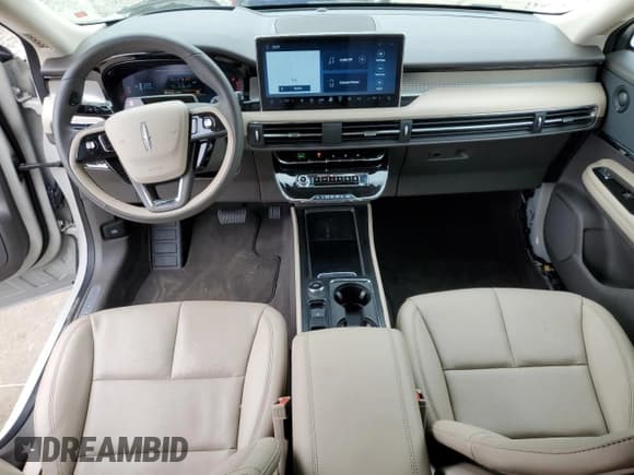 ✅ 2024 Lincoln Corsair Premiere • VIN: 5LMCJ1CA5RUL07537 • Lot: 59961125. Listed on Copart with 3,100 mi. Free auction sales archive from the USA and detailed vehicle history report at DreamBid. Image 8.