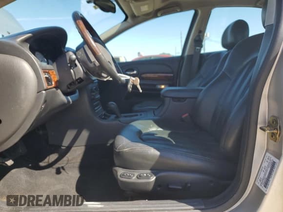 ✅ 2002 Chrysler 300M M • VIN: 2C3AE66GX2H150021 • Lot: 90219685. Wystawiony na Copart z przebiegiem 132 402 mil. Bezpłatny archiwum sprzedaży aukcyjnych z USA i szczegółowy raport historii pojazdu na DreamBid. Zdjęcie 7.