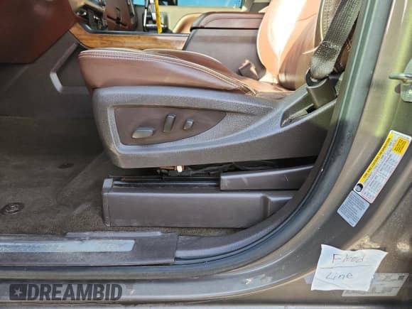 ✅ 2014 Chevrolet Silverado 1500 High Country • VIN: 3GCUKTEC3EG341458 • Лот: 91982355. Опубликован ранее на Copart с пробегом 186 664 миль. Бесплатный доступ к архиву аукционных продаж из США и подробный отчёт об истории автомобиля на DreamBid. Изображение 12.