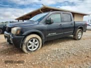 ✅ 2010 Nissan Titan SE • VIN: 1N6BA0EC6AN314598 • Лот: 71323615. Опубликован ранее на Copart с пробегом 145 608 миль. Бесплатный доступ к архиву аукционных продаж из США и подробный отчёт об истории автомобиля на DreamBid. Изображение 1.