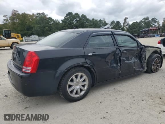 ✅ 2008 Chrysler 300 C Hemi • VIN: 2C3LA63H78H129279 • Lot: 86278395. Listed on Copart with 91,034 mi. Free auction sales archive from the USA and detailed vehicle history report at DreamBid. Image 3.