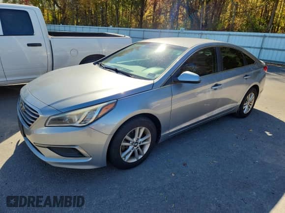2016 Hyundai Sonata SE z VIN 5NPE24AF2GH386847, wystawiony jako Copart lot #82596985 z przebiegiem 170 845 mil mil oraz Czysty tytuł • Clean title. Historia ofert i sprzedaży dostępna na DreamBid. Obrazek 1.