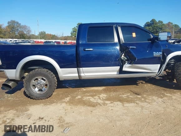✅ 2013 Ram 2500 Laramie • VIN: 3C6UR5FL2DG584612 • Lot: 41007044. Wystawiony na IAAI z przebiegiem Nie podano. Bezpłatny archiwum sprzedaży aukcyjnych z USA i szczegółowy raport historii pojazdu na DreamBid. Zdjęcie 13.