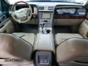 ✅ 2006 Lincoln Navigator Luxury • VIN: 5LMFU28506LJ19063 • Лот: 68065715. Опубликован ранее на Copart с пробегом Не указан. Бесплатный доступ к архиву аукционных продаж из США и подробный отчёт об истории автомобиля на DreamBid. Изображение 8.