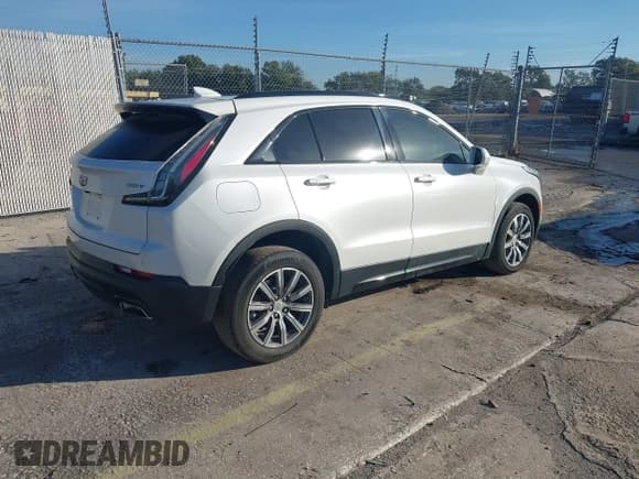 ✅ 2020 Cadillac XT4 FWD Sport • VIN: 1GYFZER43LF076651 • Lot: 43795774. Wystawiony na IAAI z przebiegiem 9 700 mil. Bezpłatny archiwum sprzedaży aukcyjnych z USA i szczegółowy raport historii pojazdu na DreamBid. Zdjęcie 4.