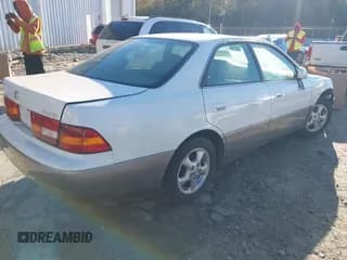 ✅ 1997 Lexus ES 300 • VIN: JT8BF22GXV0051993 • Lot: 43600147. Wystawiony na IAAI z przebiegiem Nie podano. Bezpłatny archiwum sprzedaży aukcyjnych z USA i szczegółowy raport historii pojazdu na DreamBid. Zdjęcie 4.