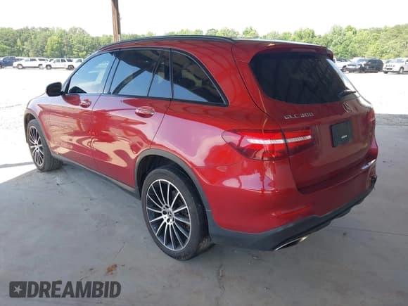 ✅ 2019 Mercedes-Benz GLC 300 • VIN: WDC0G4JB8KF563939 • Lot: 42284360. Listed on IAAI with 114,146 mi. Free auction sales archive from the USA and detailed vehicle history report at DreamBid. Image 3.