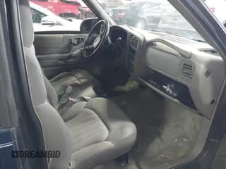 ✅ 2003 Chevrolet S-10 • VIN: 1GCCS19X238169679 • Лот: 41842156. Опубликован ранее на IAAI с пробегом 83 940 миль. Бесплатный доступ к архиву аукционных продаж из США и подробный отчёт об истории автомобиля на DreamBid. Изображение 5.