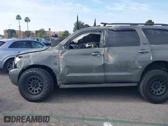 ✅ 2008 Toyota Sequoia SR5 • VIN: 5TDBY64A78S008225 • Lot: 41443388. Wystawiony na IAAI z przebiegiem Nie podano. Bezpłatny archiwum sprzedaży aukcyjnych z USA i szczegółowy raport historii pojazdu na DreamBid. Zdjęcie 18.