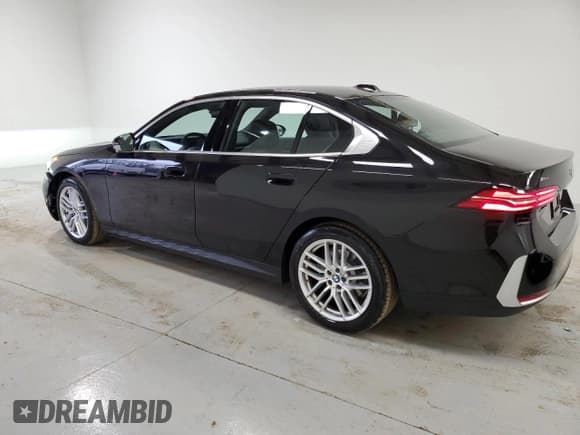 ✅ 2025 BMW 5 Series 530i xDrive • VIN: WBA53FJ03SCT94672 • Lot: 43429475. Listed on Copart with 1,904 mi. Free auction sales archive from the USA and detailed vehicle history report at DreamBid. Image 2.