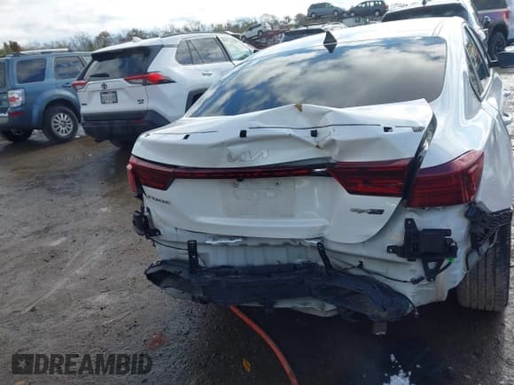 ✅ 2022 Kia Forte GT-Line • VIN: 3KPF54AD6NE426584 • Лот: 43652439. Опубликован ранее на IAAI с пробегом 88 091 миль. Бесплатный доступ к архиву аукционных продаж из США и подробный отчёт об истории автомобиля на DreamBid. Изображение 6.