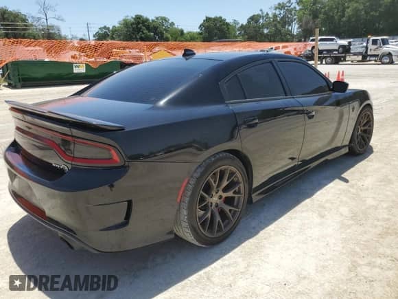 2015 Dodge Charger SRT Hellcat z VIN 2C3CDXL92FH816222, wystawiony jako Copart lot #57322815 z przebiegiem 110 998 mil mil oraz Szkoda całkowita • Salvage title. Historia ofert i sprzedaży dostępna na DreamBid. Obrazek 3.