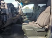 ✅ 2020 Chevrolet Silverado 1500 Custom • VIN: 1GCRYBEF9LZ105676 • Lot: 69031005. Wystawiony na Copart z przebiegiem 73 315 mil. Bezpłatny archiwum sprzedaży aukcyjnych z USA i szczegółowy raport historii pojazdu na DreamBid. Zdjęcie 7.