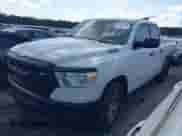 2021 Ram 1500 Tradesman z VIN 1C6SRFCT6MN817223, wystawiony jako IAAI lot #43365461 z przebiegiem 29 074 mil mil oraz . Historia ofert i sprzedaży dostępna na DreamBid. Obrazek 2.