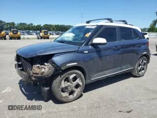 2021 Hyundai Venue Denim z VIN KMHRC8A36MU082896, wystawiony jako Copart lot #61379505 z przebiegiem 108 750 mil mil oraz Szkoda całkowita • Salvage title. Historia ofert i sprzedaży dostępna na DreamBid. Obrazek 1.