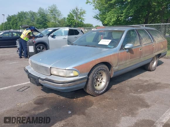 ✅ 1992 Buick Roadmaster • VIN: 1G4BR8371NW404852 • Лот: 42410580. Опубликован ранее на IAAI с пробегом 245 975 миль. Бесплатный доступ к архиву аукционных продаж из США и подробный отчёт об истории автомобиля на DreamBid. Изображение 2.