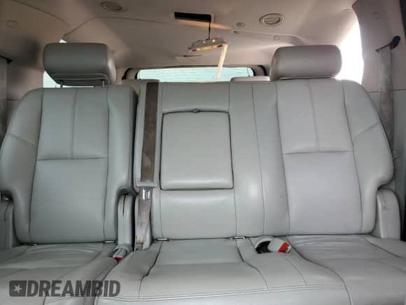 2010 Chevrolet Suburban LT z VIN 1GNUKJE39AR137057, wystawiony jako Copart lot #62516505 z przebiegiem 159 327 mil mil oraz Nie do naprawy • Non repairable. Historia ofert i sprzedaży dostępna na DreamBid. Obrazek 10.