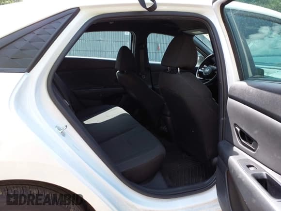 ✅ 2025 Hyundai Elantra SEL Sport • VIN: KMHLM4DG7SU913605 • Lot: 42799444. Listed on IAAI with 25,776 mi. Free auction sales archive from the USA and detailed vehicle history report at DreamBid. Image 8.