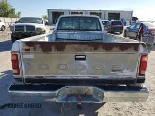 1989 Dodge Dakota SLT z VIN 1B7FL26X1KS150496, wystawiony jako Copart lot #79418814 z przebiegiem 157 515 mil mil oraz Czysty tytuł • Clean title. Historia ofert i sprzedaży dostępna na DreamBid. Obrazek 6.