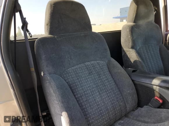 ✅ 1998 Chevrolet S-10 LS • VIN: 1GCCT14WXW8179490 • Лот: 75927634. Опубликован ранее на Copart с пробегом 215 954 миль. Бесплатный доступ к архиву аукционных продаж из США и подробный отчёт об истории автомобиля на DreamBid. Изображение 10.