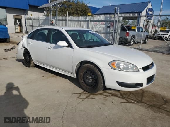 ✅ 2014 Chevrolet Impala Police Police • VIN: 2G1WD5E33E1186829 • Lot: 81985255. Wystawiony na Copart z przebiegiem 100 843 mil. Bezpłatny archiwum sprzedaży aukcyjnych z USA i szczegółowy raport historii pojazdu na DreamBid. Zdjęcie 4.