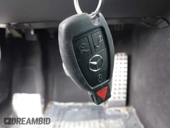 ✅ 2013 Mercedes-Benz C 250 • VIN: WDDGJ4HB9DG059771 • Lot: 42484969. Wystawiony na IAAI z przebiegiem 87 438 mil. Bezpłatny archiwum sprzedaży aukcyjnych z USA i szczegółowy raport historii pojazdu na DreamBid. Zdjęcie 11.