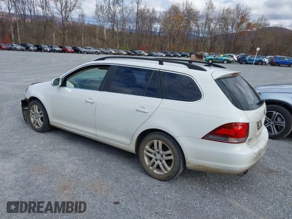 ✅ 2014 Volkswagen Jetta TDI w/Sunroof • VIN: 3VWPL7AJ0EM618670 • Lot: 43624960. Listed on IAAI with 184,680 mi. Free auction sales archive from the USA and detailed vehicle history report at DreamBid. Image 3.