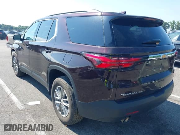 ✅ 2022 Chevrolet Traverse LT • VIN: 1GNEVHKW1NJ123001 • Lot: 42672210. Wystawiony na IAAI z przebiegiem 39 196 mil. Bezpłatny archiwum sprzedaży aukcyjnych z USA i szczegółowy raport historii pojazdu na DreamBid. Zdjęcie 3.