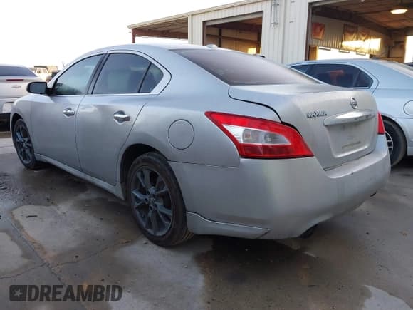 ✅ 2010 Nissan Maxima SV • VIN: 1N4AA5AP7AC818325 • Lot: 43012982. Listed on IAAI with 158,308 mi. Free auction sales archive from the USA and detailed vehicle history report at DreamBid. Image 3.