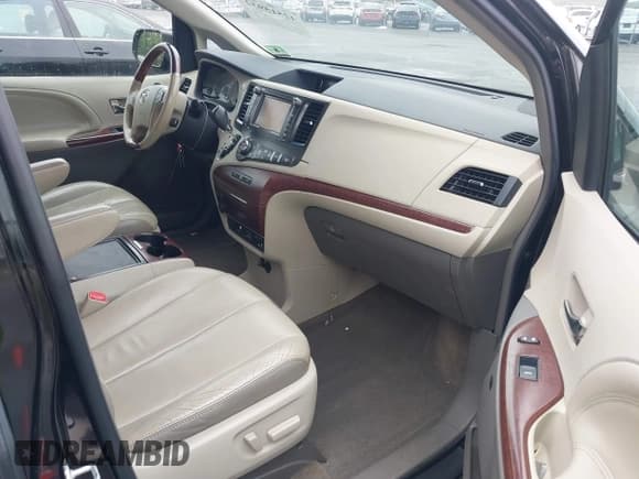 ✅ 2012 Toyota Sienna XLE • VIN: 5TDDK3DC9CS047370 • Lot: 42515932. Wystawiony na IAAI z przebiegiem 132 207 mil. Bezpłatny archiwum sprzedaży aukcyjnych z USA i szczegółowy raport historii pojazdu na DreamBid. Zdjęcie 5.