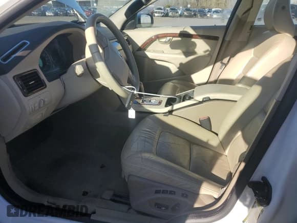 ✅ 2008 Volvo V70 • VIN: YV1BW982581020102 • Лот: 42049555. Опубликован ранее на Copart с пробегом 137 098 миль. Бесплатный доступ к архиву аукционных продаж из США и подробный отчёт об истории автомобиля на DreamBid. Изображение 7.